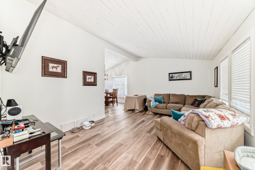 42 Alexander Drive, Leduc, AB - Indoor Photo Showing Living Room
