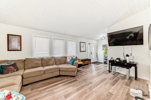 42 Alexander Drive, Leduc, AB - Indoor Photo Showing Living Room