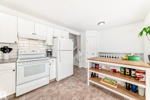 5 Dillon Place, St. Albert, AB - Indoor Photo Showing Kitchen