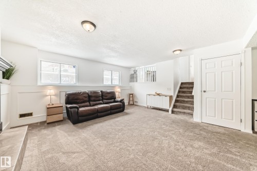 5 Dillon Place, St. Albert, AB - Indoor