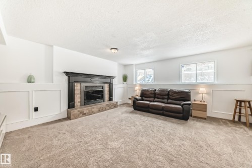 5 Dillon Place, St. Albert, AB - Indoor Photo Showing Living Room With Fireplace