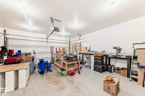 5 Dillon Place, St. Albert, AB - Indoor Photo Showing Garage