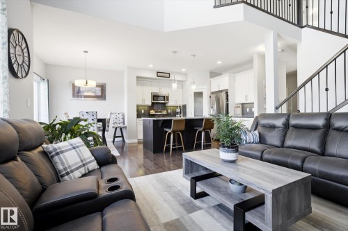 22314 82 Avenue, Edmonton, AB - Indoor Photo Showing Living Room