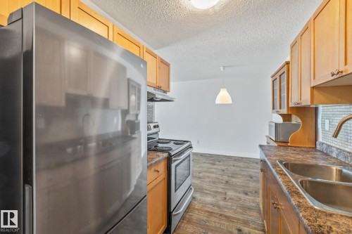 403 57 Brown Street, Stony Plain, AB - Indoor Photo Showing Kitchen With Double Sink