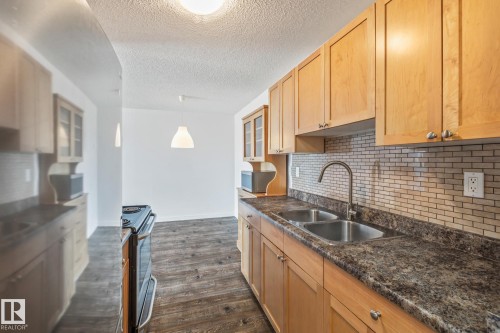 403 57 Brown Street, Stony Plain, AB - Indoor Photo Showing Kitchen With Double Sink
