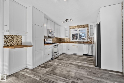 23 Larkspur Crescent, St. Albert, AB - Indoor Photo Showing Kitchen