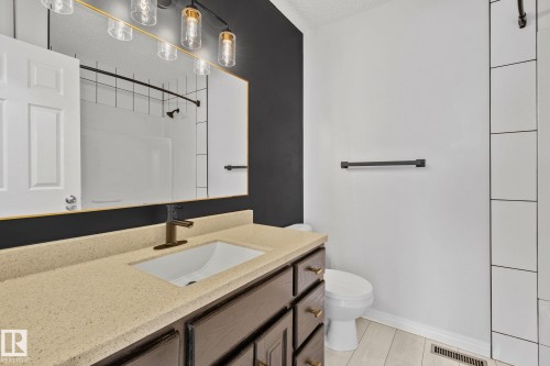 23 Larkspur Crescent, St. Albert, AB - Indoor Photo Showing Bathroom