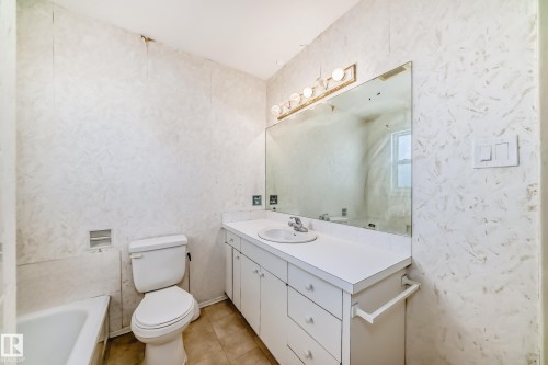 7809 116 Street, Edmonton, AB - Indoor Photo Showing Bathroom