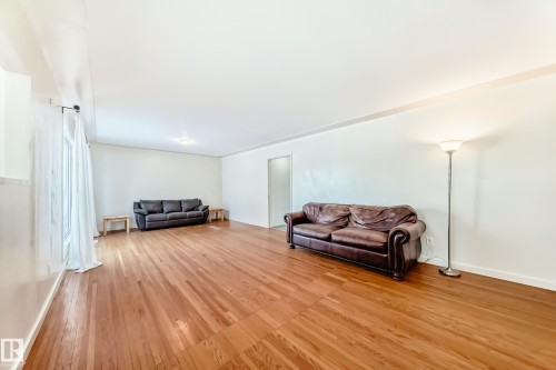 7809 116 Street, Edmonton, AB - Indoor