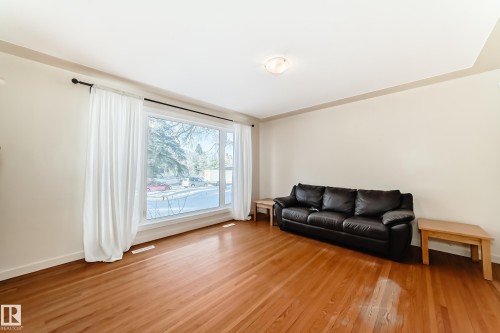 7809 116 Street, Edmonton, AB - Indoor Photo Showing Living Room