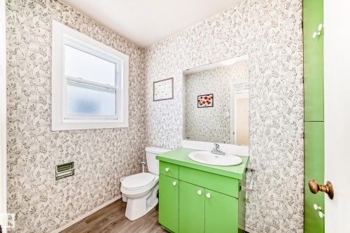 7809 116 Street, Edmonton, AB - Indoor Photo Showing Bathroom