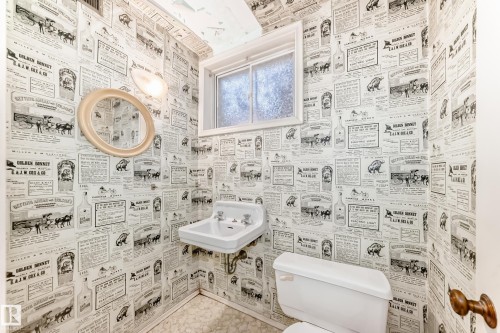 7809 116 Street, Edmonton, AB - Indoor Photo Showing Bathroom