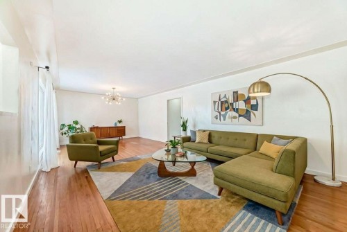 7809 116 Street, Edmonton, AB - Indoor Photo Showing Living Room