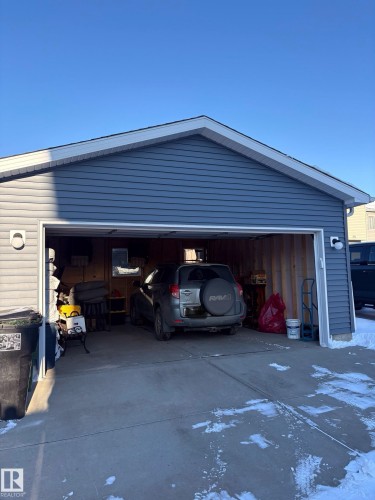 Garage with concrete driveway - 1275 Chappelle Boulevard, Edmonton, AB - Outdoor