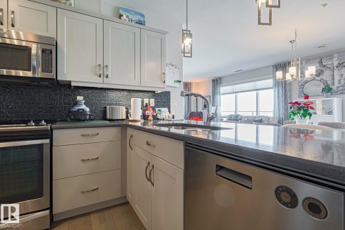 910 2755 109 Street, Edmonton, AB - Indoor Photo Showing Kitchen With Upgraded Kitchen