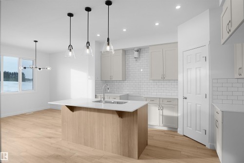 1535 11 Avenue, Edmonton, AB - Indoor Photo Showing Kitchen With Upgraded Kitchen