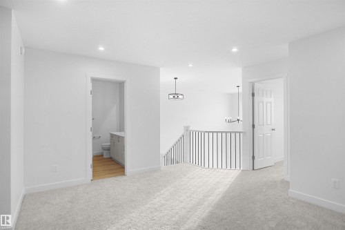 1535 11 Avenue, Edmonton, AB - Indoor Photo Showing Other Room