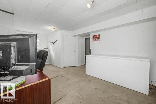 82 Erie Street S, Devon, AB - Indoor