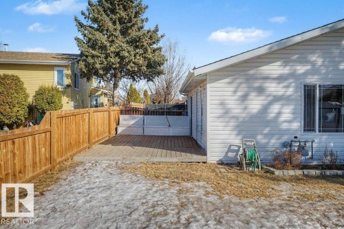 82 Erie Street S, Devon, AB - Outdoor