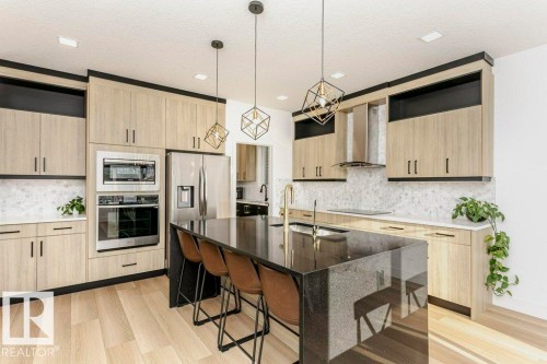 839 34 AV  Edmonton, AB T6T 1A4