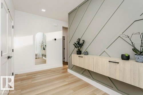 839 34 Av, Edmonton, AB - Indoor Photo Showing Other Room