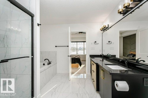 839 34 Av, Edmonton, AB - Indoor Photo Showing Bathroom