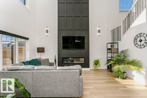 839 34 Av, Edmonton, AB - Indoor