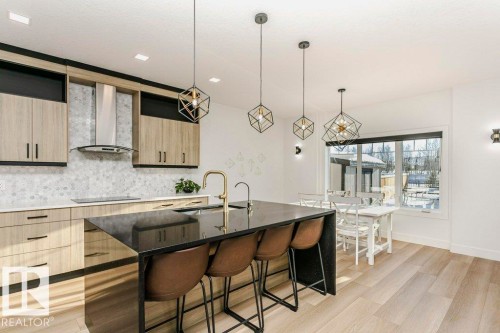 839 34 Av, Edmonton, AB - Indoor Photo Showing Kitchen With Upgraded Kitchen