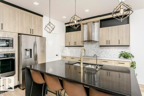 839 34 Av, Edmonton, AB - Indoor Photo Showing Kitchen With Upgraded Kitchen