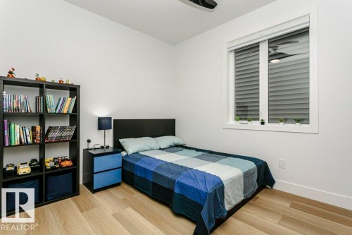 839 34 Av, Edmonton, AB - Indoor Photo Showing Bedroom
