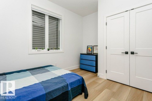 839 34 Av, Edmonton, AB - Indoor Photo Showing Bedroom