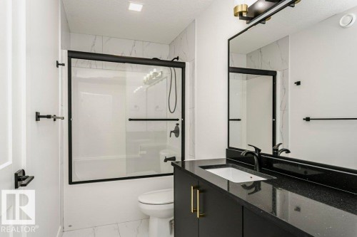 839 34 Av, Edmonton, AB - Indoor Photo Showing Bathroom