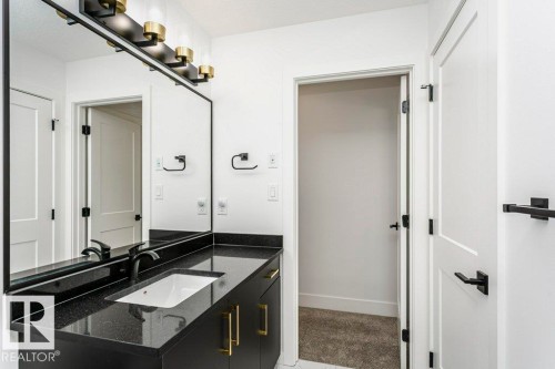 839 34 Av, Edmonton, AB - Indoor Photo Showing Bathroom