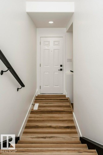 839 34 Av, Edmonton, AB - Indoor Photo Showing Other Room