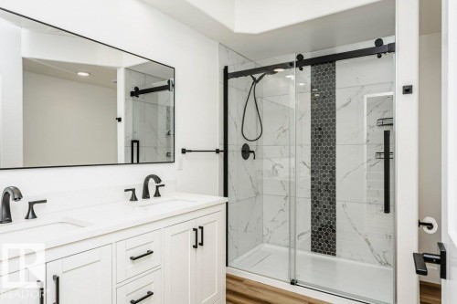 839 34 Av, Edmonton, AB - Indoor Photo Showing Bathroom