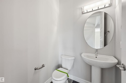 10 804 Welsh Drive, Edmonton, AB - Indoor Photo Showing Bathroom