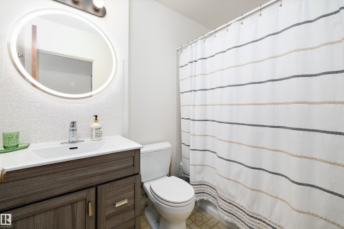 12832 134 Street, Edmonton, AB - Indoor Photo Showing Bathroom