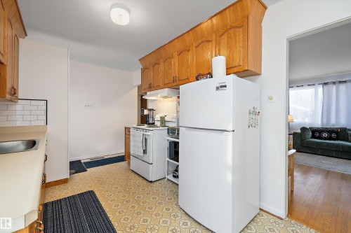 12832 134 Street, Edmonton, AB - Indoor Photo Showing Kitchen