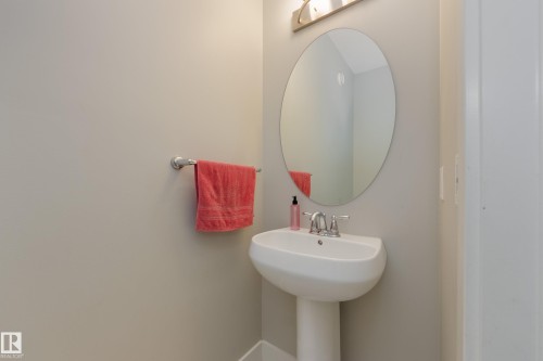 7473 Colonel Mewburn Road, Edmonton, AB - Indoor Photo Showing Bathroom