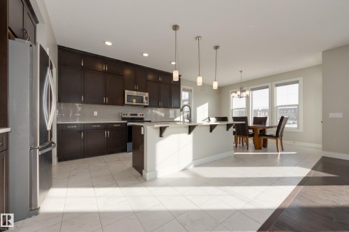 7473 Colonel Mewburn Road, Edmonton, AB - Indoor Photo Showing Kitchen With Upgraded Kitchen