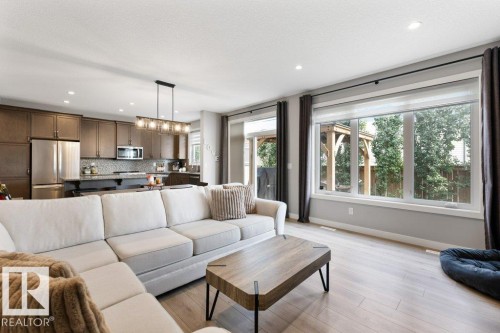 20008 18 Avenue, Edmonton, AB - Indoor Photo Showing Living Room