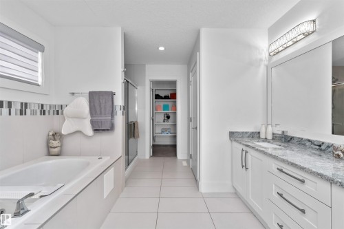 2009 Blue Jay Crest, Edmonton, AB - Indoor Photo Showing Bathroom