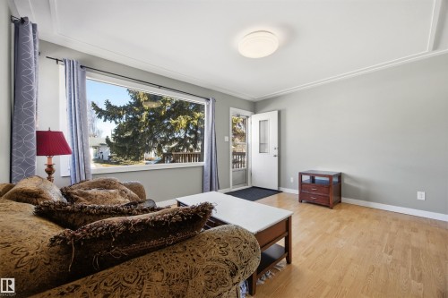 Living room with laminate flooring large windows. - 4209 116 Avenue, Edmonton, AB - Indoor