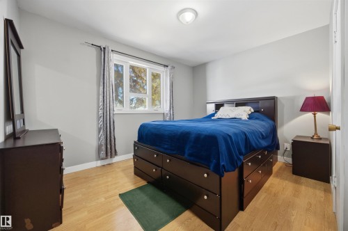 Bedroom featuring light laminate floors and baseboards - 4209 116 Avenue, Edmonton, AB - Indoor Photo Showing Bedroom
