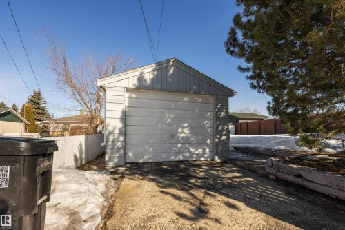 Single detached garage featuring paved driveway - 4209 116 Avenue, Edmonton, AB - Outdoor With Exterior
