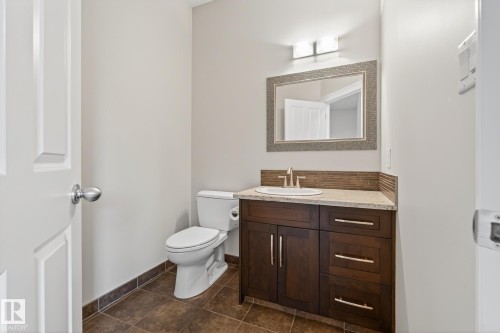 11106 76 Avenue, Edmonton, AB - Indoor Photo Showing Bathroom