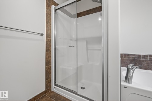 11106 76 Avenue, Edmonton, AB - Indoor Photo Showing Bathroom