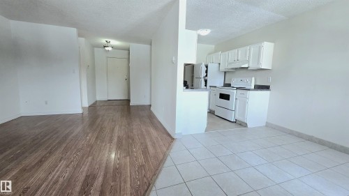 202 10826 113 Street Nw, Edmonton, AB - Indoor Photo Showing Kitchen