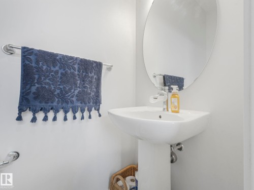 View of bathroom - 1404 Podersky Link, Edmonton, AB - Indoor Photo Showing Bathroom