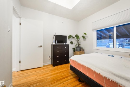 11208 66 Street, Edmonton, AB - Indoor Photo Showing Bedroom